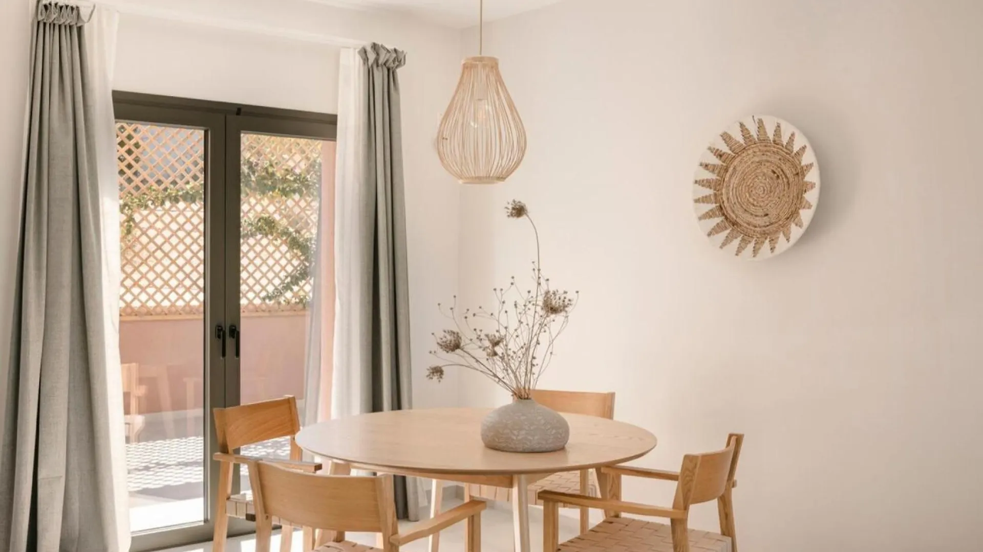 Lotus - Unalome Villas Antipata